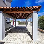 Enna With Heated Pool, Zadar Crno