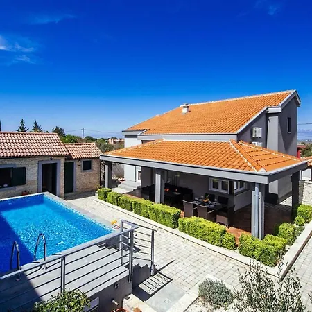 Villa Enna With Heated Pool, Zadar *