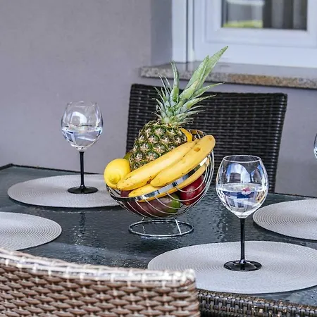 Villa Enna With Heated Pool, Zadar