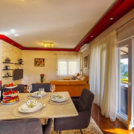 Enna With Heated Pool, Zadar