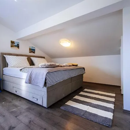 Vila Enna With Heated Pool, Zadar *