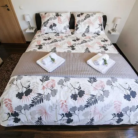 Enna With Heated Pool, Zadar Villa