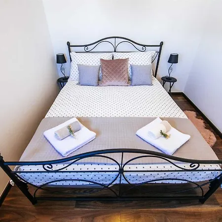 Enna With Heated Pool, Zadar Vila *