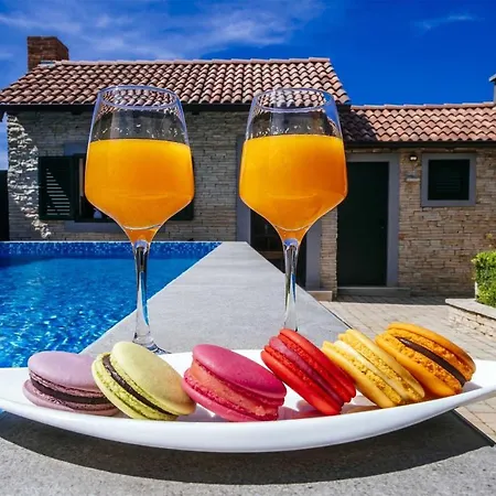 Vila Enna With Heated Pool, Zadar