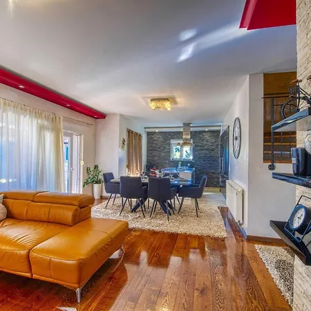 Enna With Heated Pool, Zadar