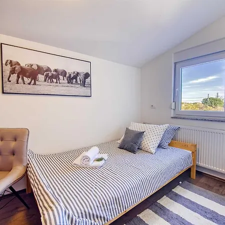 Enna With Heated Pool, Zadar Villa *
