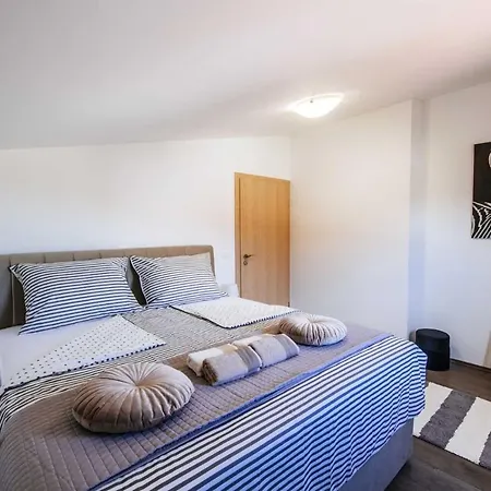 Vila Enna With Heated Pool, Zadar