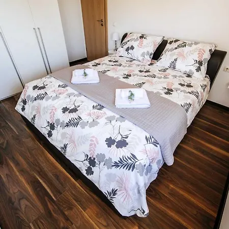 Enna With Heated Pool, Zadar Villa Crno