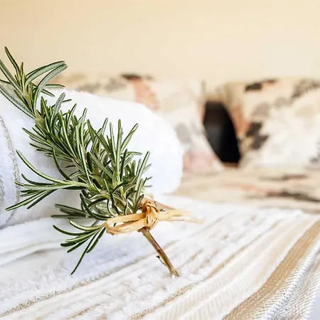 Enna With Heated Pool, Zadar * Crno