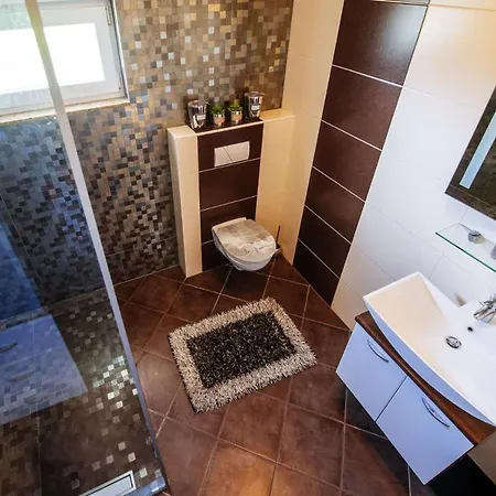 Enna With Heated Pool, Zadar *