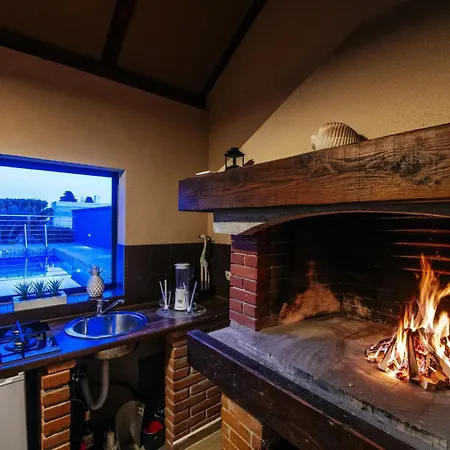 Villa Enna With Heated Pool, Zadar