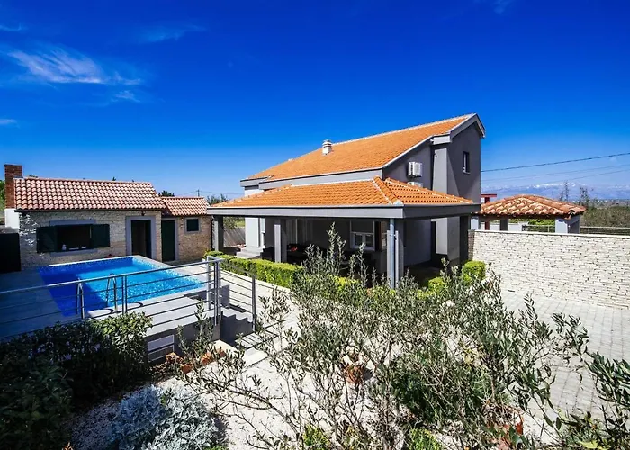 Enna With Heated Pool, Zadar 别墅 Crno