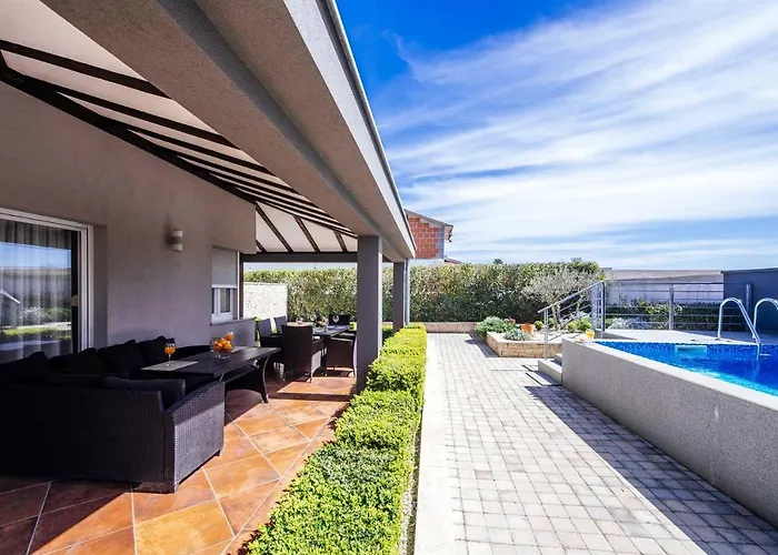 别墅 Enna With Heated Pool, Zadar *