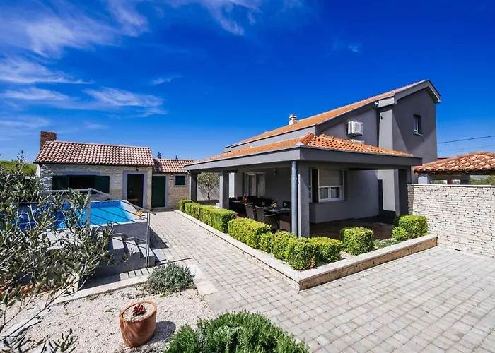 Enna With Heated Pool, Zadar 别墅 *