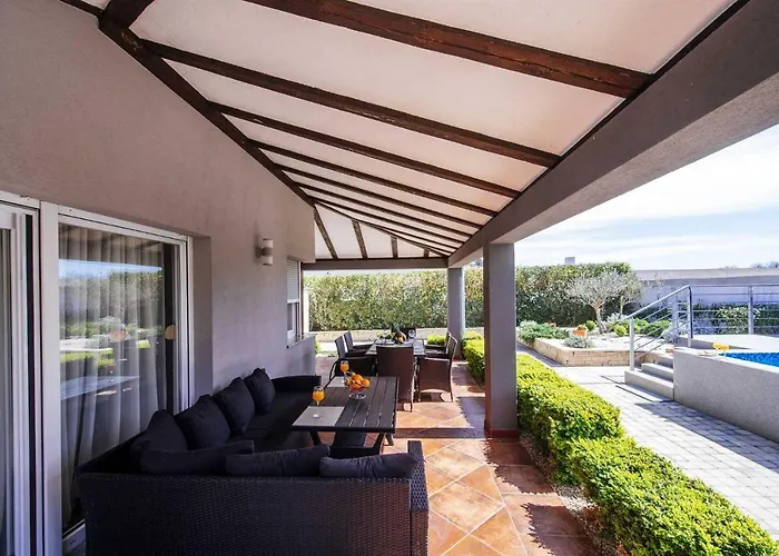 别墅 Enna With Heated Pool, Zadar *