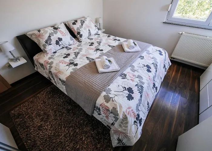 Enna With Heated Pool, Zadar Crno