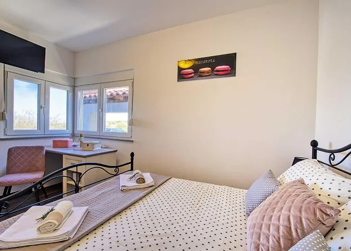 Enna With Heated Pool, Zadar 别墅 *