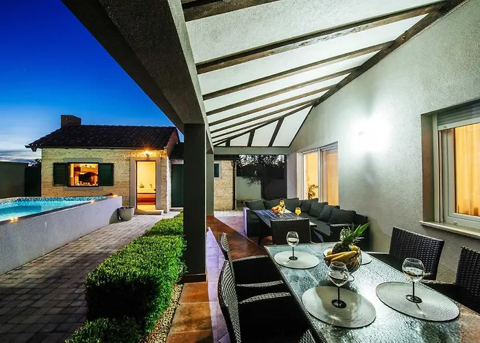 别墅 Enna With Heated Pool, Zadar