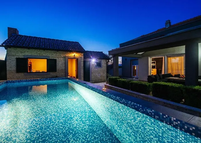 别墅 Enna With Heated Pool, Zadar *