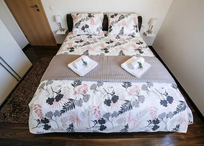 Enna With Heated Pool, Zadar 别墅