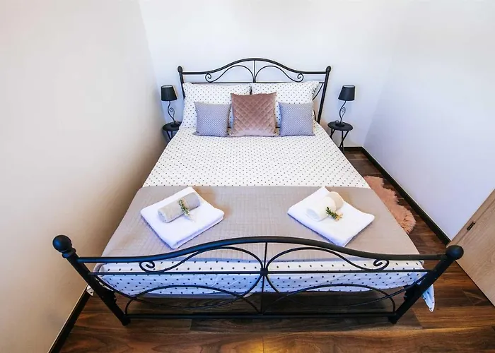 Enna With Heated Pool, Zadar 别墅 *