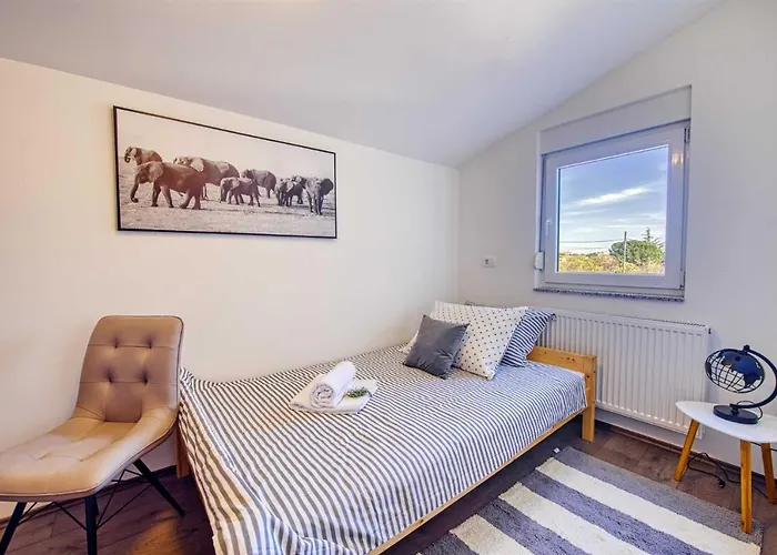 Enna With Heated Pool, Zadar 别墅 *