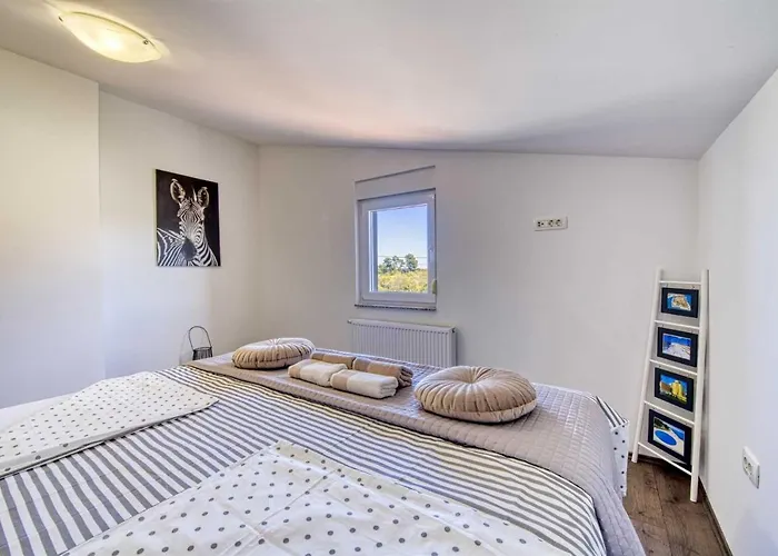 Enna With Heated Pool, Zadar 别墅 Crno