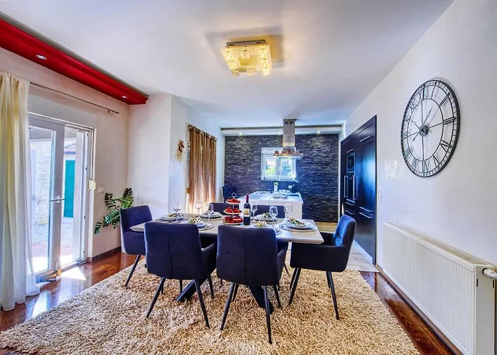 Enna With Heated Pool, Zadar 别墅 Crno