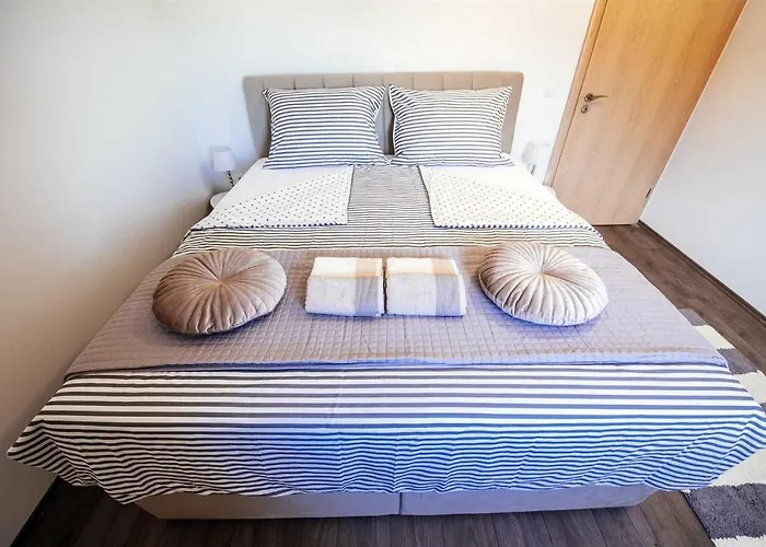 Enna With Heated Pool, Zadar *