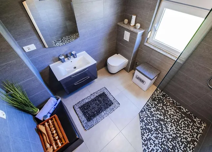 Enna With Heated Pool, Zadar *