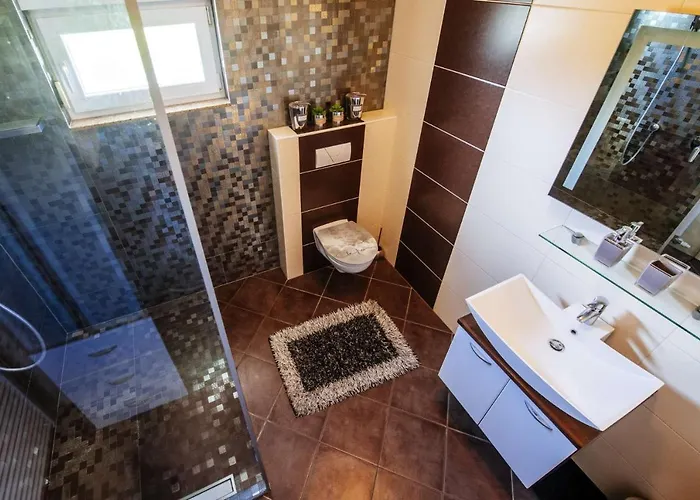 Enna With Heated Pool, Zadar *