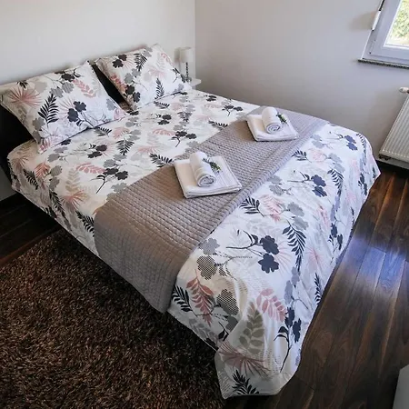 Enna With Heated Pool, Zadar Crno