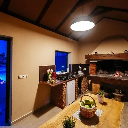 Enna With Heated Pool, Zadar