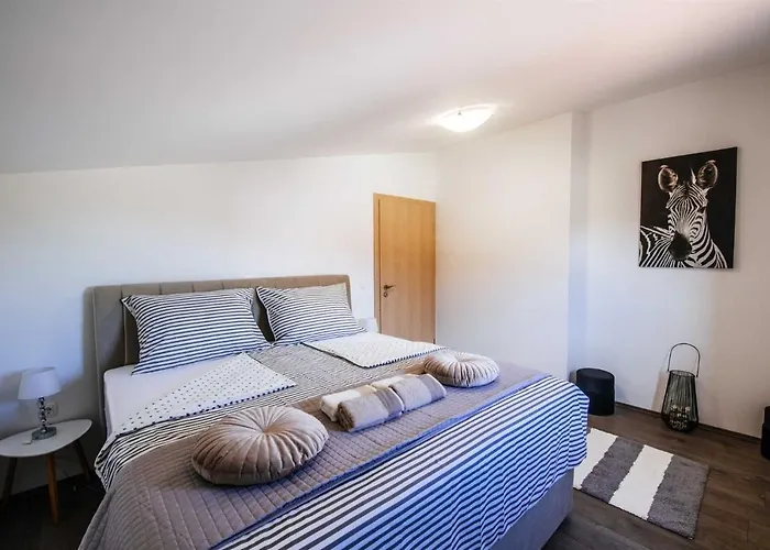 Villa Enna With Heated Pool, Zadar